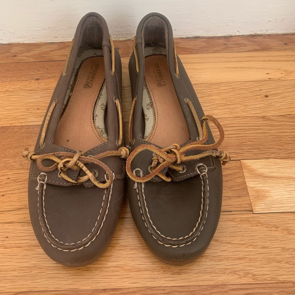 Sperry boat shoes - Brown with Gold ties